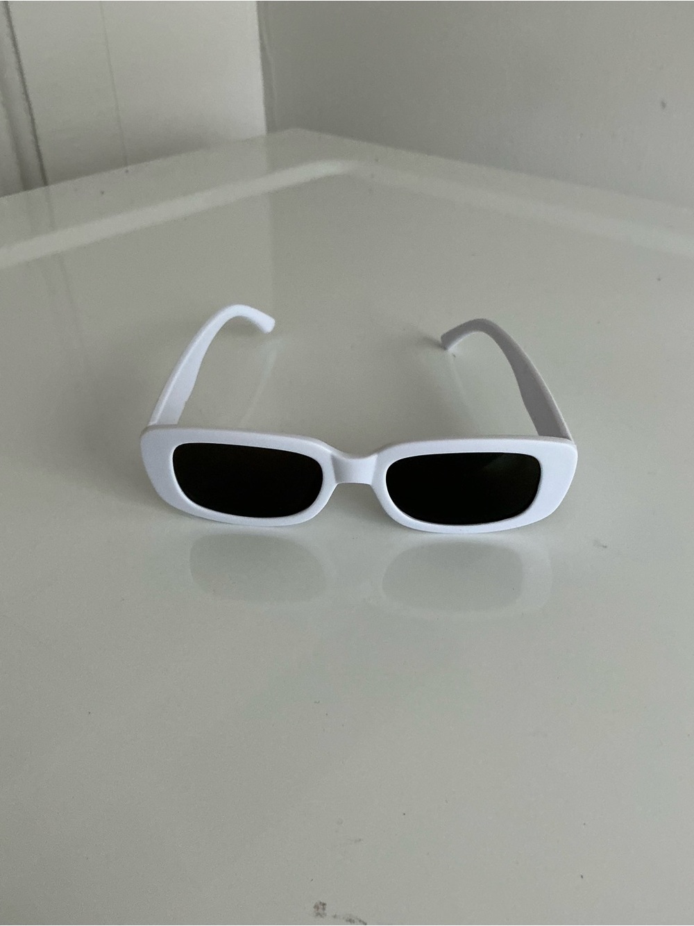 White Rectangle Women's Sunglasses — Chic UV Shades